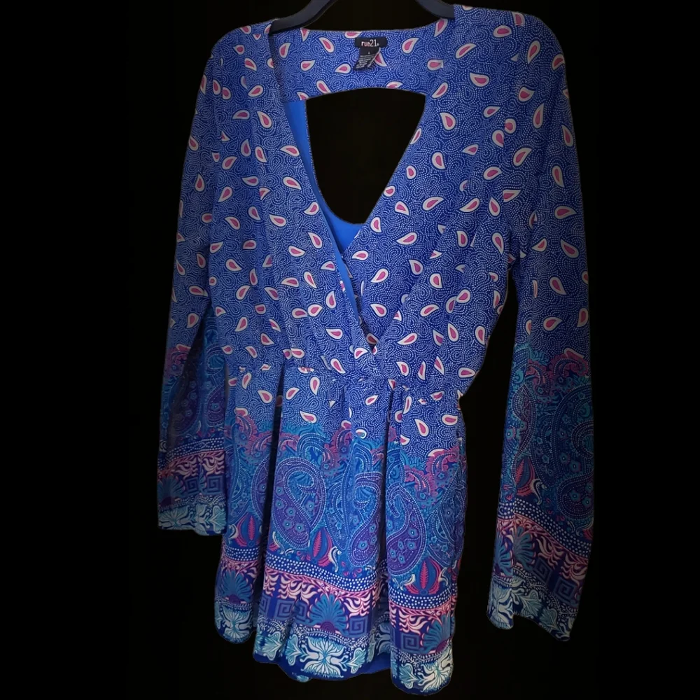 Rue 21 Scoop Open Back Blue Paisley Shorts Romper Size Large